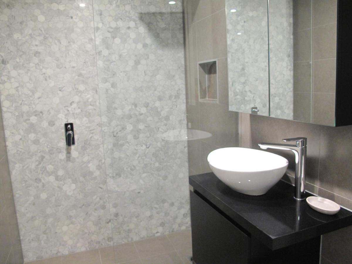 Modern 3 Bedroom Apt With Free Parking, Netflix, Wifi & Welcome Wine By Bnb Pro Melbourne City Exterior foto