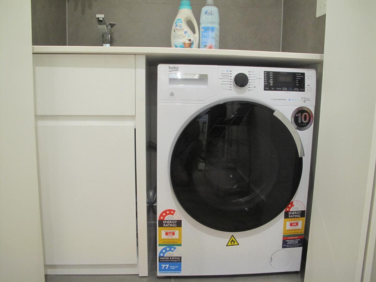 Modern 3 Bedroom Apt With Free Parking, Netflix, Wifi & Welcome Wine By Bnb Pro Melbourne City Exterior foto